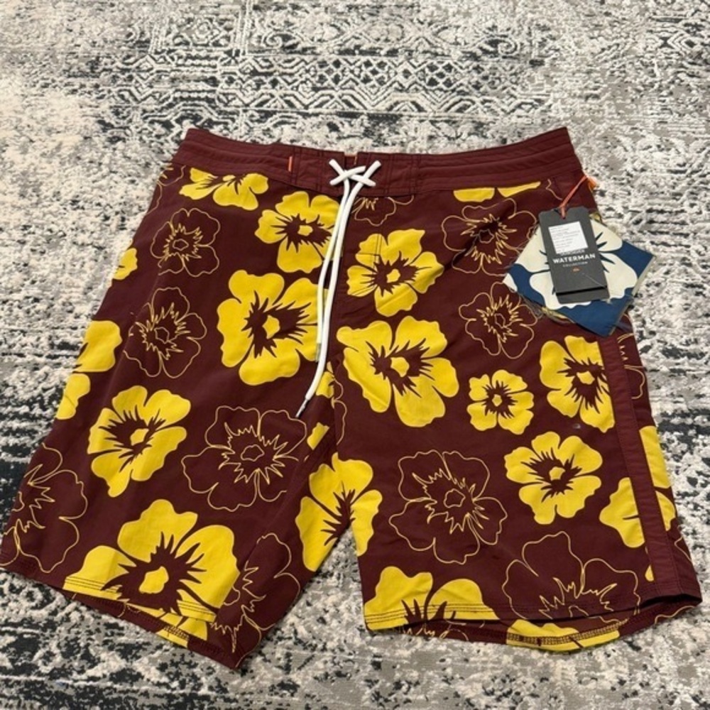 Quicksilver Floral Boardshorts Size 32 New With Tags